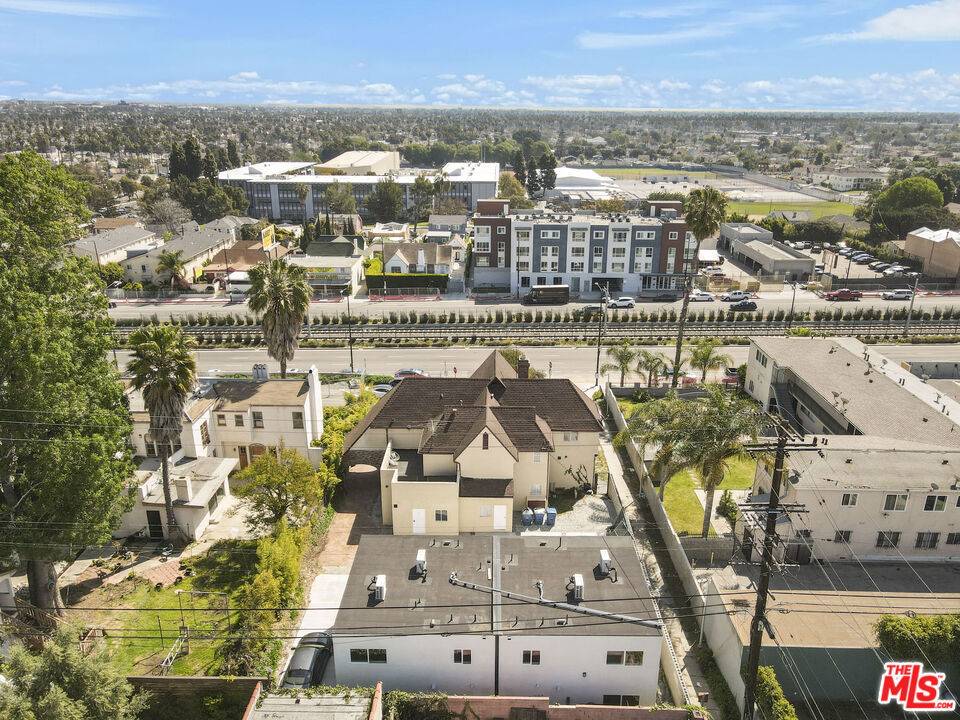 Los Angeles, CA 90043,5107 Crenshaw BLVD