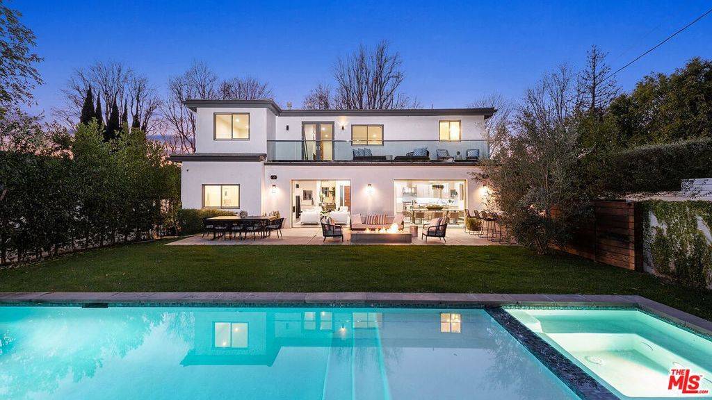 Los Angeles, CA 90034,2408 Castle Heights AVE