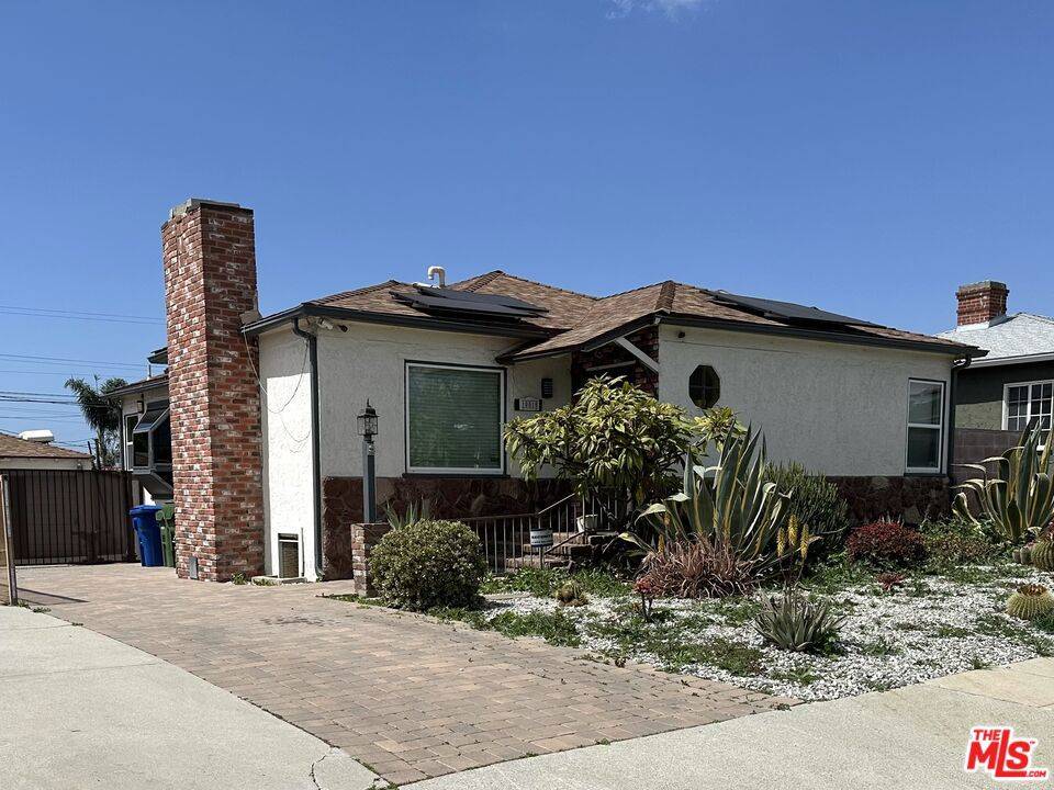 Los Angeles, CA 90047,10515 S Manhattan PL