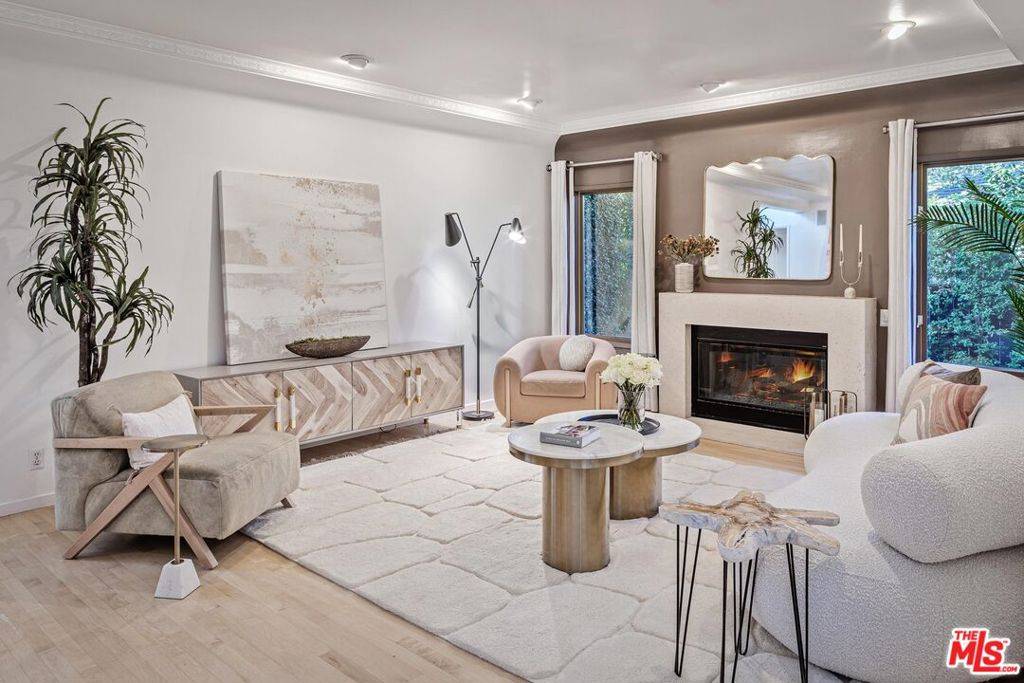 Sherman Oaks, CA 91403,4216 Woodcliff RD
