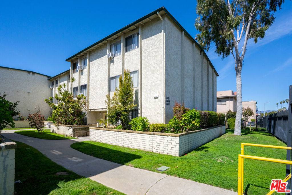 Los Angeles, CA 90006,1337 S Hoover ST
