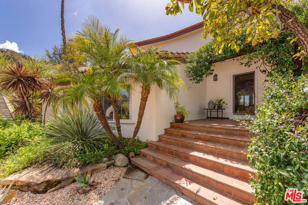 Topanga, CA 90290,1410 N Topanga Canyon BLVD