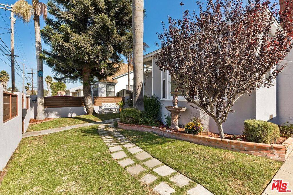 Los Angeles, CA 90016,2218 S Genesee AVE