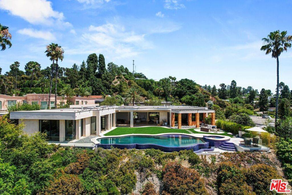 Beverly Hills, CA 90210,455 Castle PL