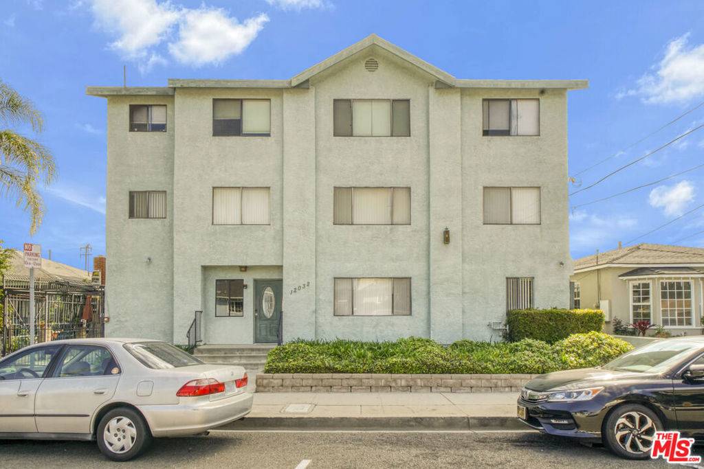 Hawthorne, CA 90250,12032 Manor DR