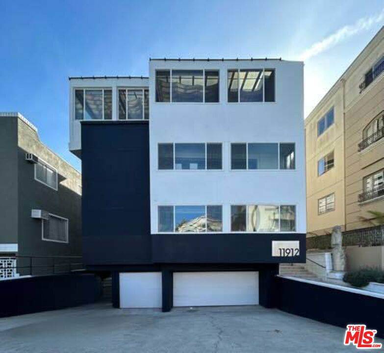 Los Angeles, CA 90049,11912 Gorham AVE #3