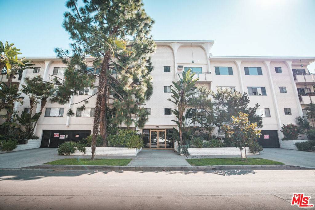 Los Angeles, CA 90048,142 S Wetherly DR
