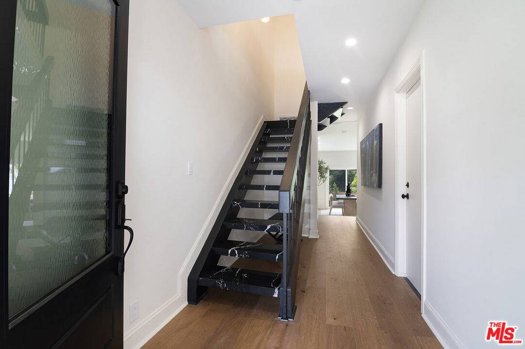 Woodland Hills, CA 91364,21206 Escondido ST