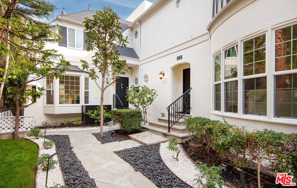 Beverly Hills, CA 90212,422 Smithwood DR #B