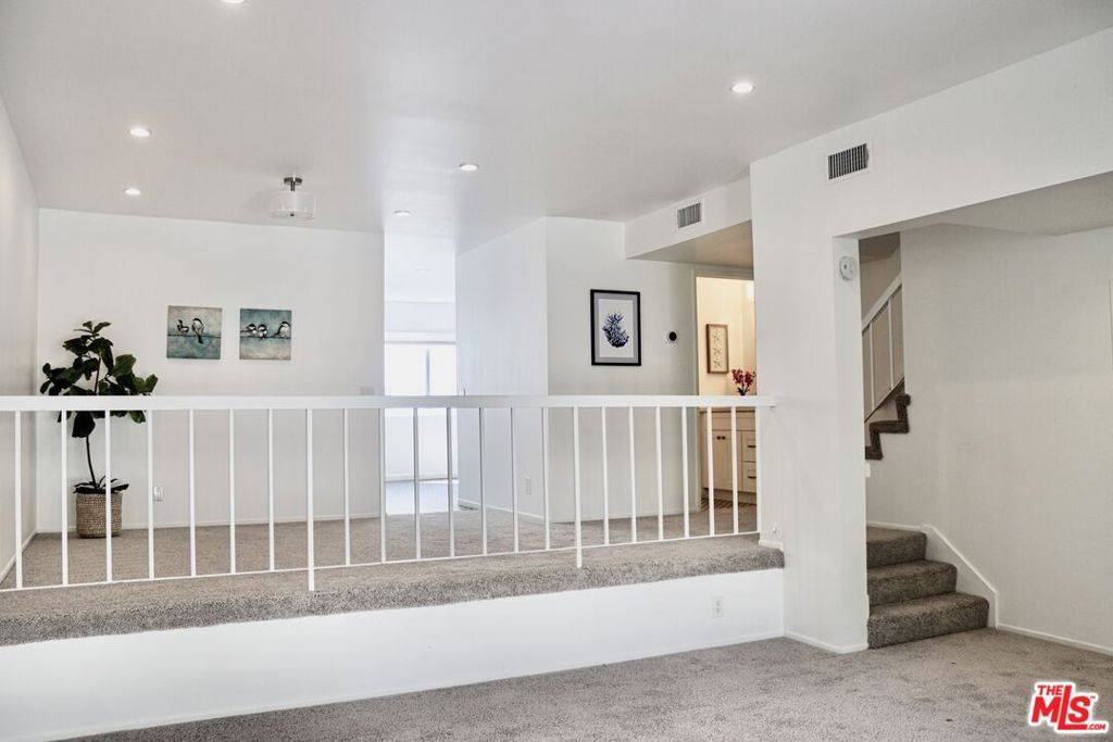 Pacific Palisades, CA 90272,17132 Palisades CIR