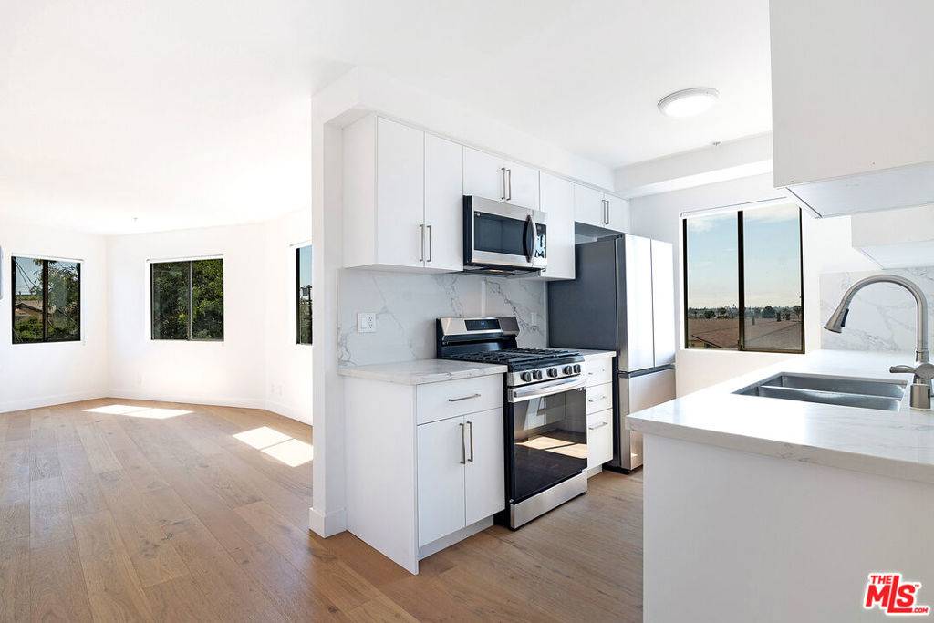 Inglewood, CA 90302,231 E Hyde Park BLVD #3