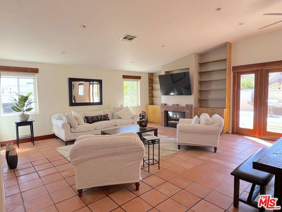 Malibu, CA 90265,34035 Pacific Coast HWY #B