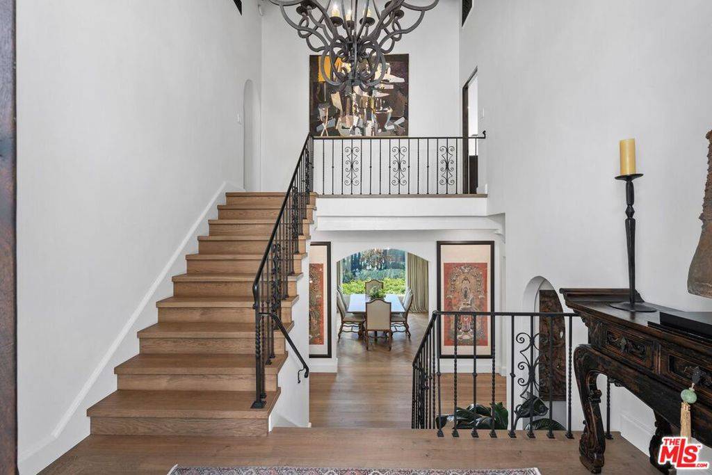 Los Angeles, CA 90068,7020 La Presa DR
