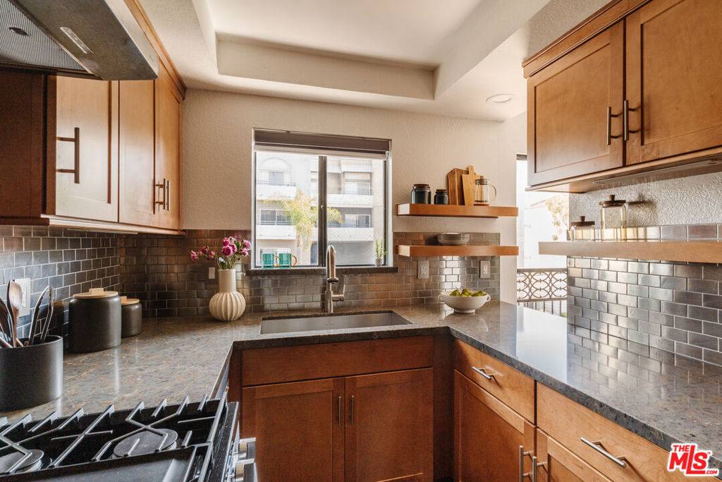 West Hollywood, CA 90046,1355 N Sierra Bonita AVE #303