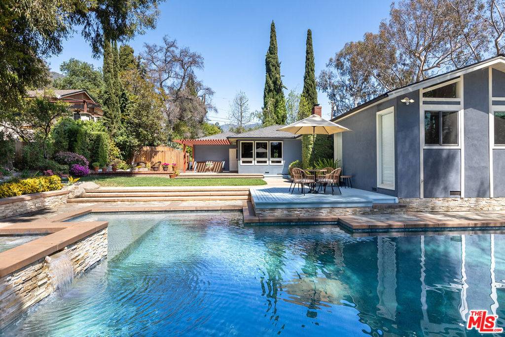 La Canada Flintridge, CA 91011,1356 Journeys End DR