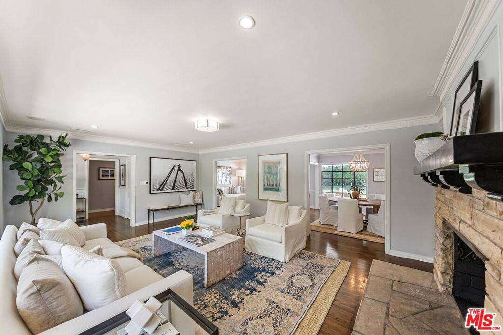Beverly Hills, CA 90210,2107 Coldwater Canyon DR
