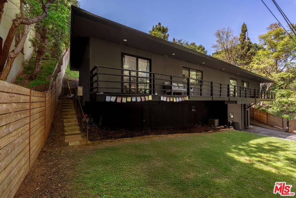 Los Angeles, CA 90046,2351 Mariscal LN