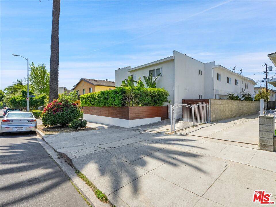 Los Angeles, CA 90029,1145 N Hoover ST