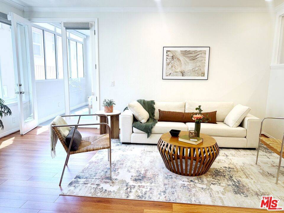 Sherman Oaks, CA 91423,14271 Dickens ST #102