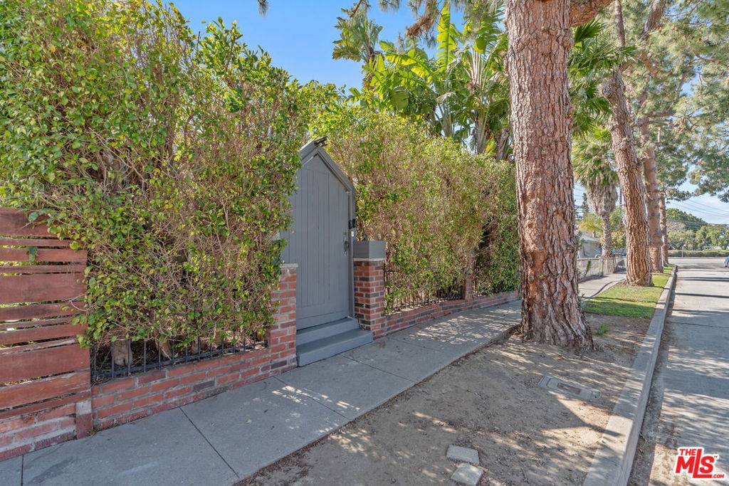 Los Angeles, CA 90066,12420 Verdi ST