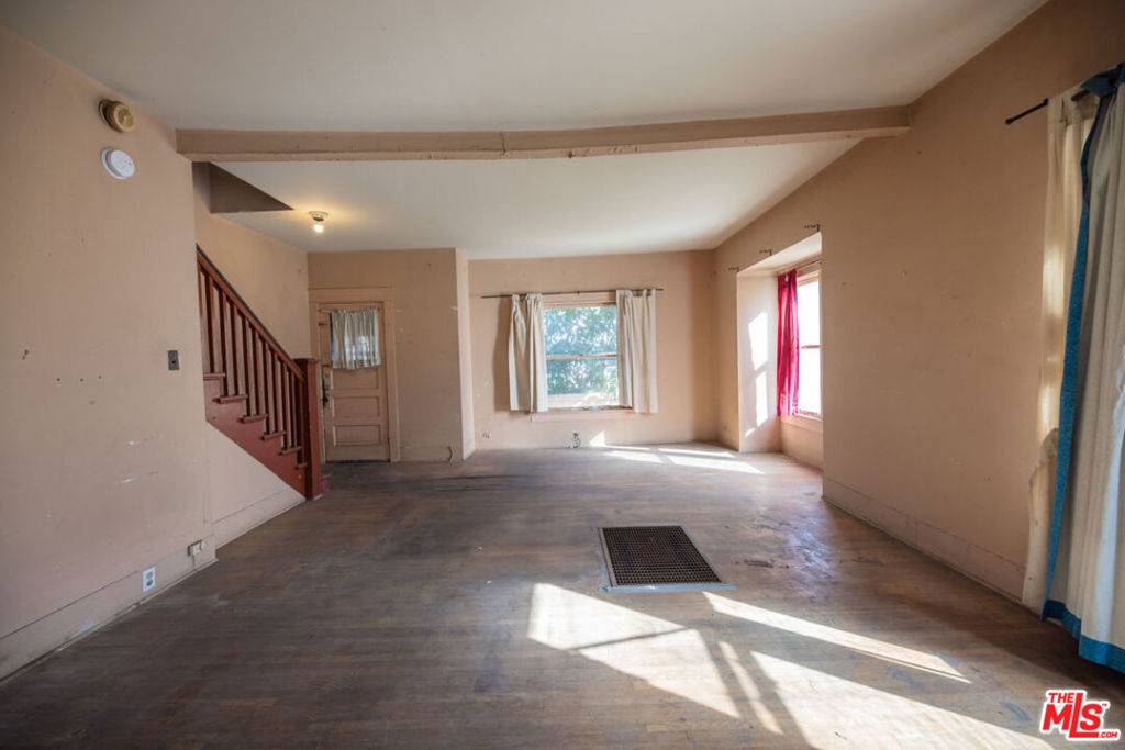Los Angeles, CA 90006,2112 Cambridge ST