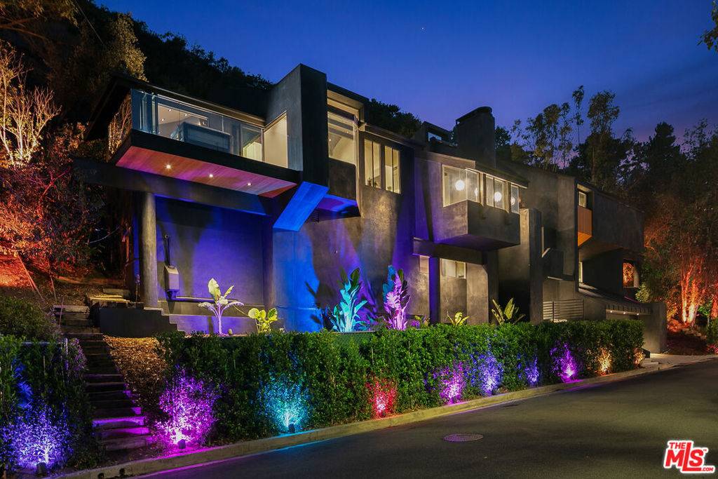 Los Angeles, CA 90077,2001 Roscomare RD