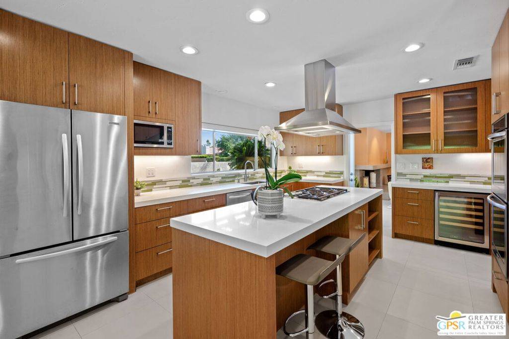 Palm Springs, CA 92264,877 E Biltmore PL