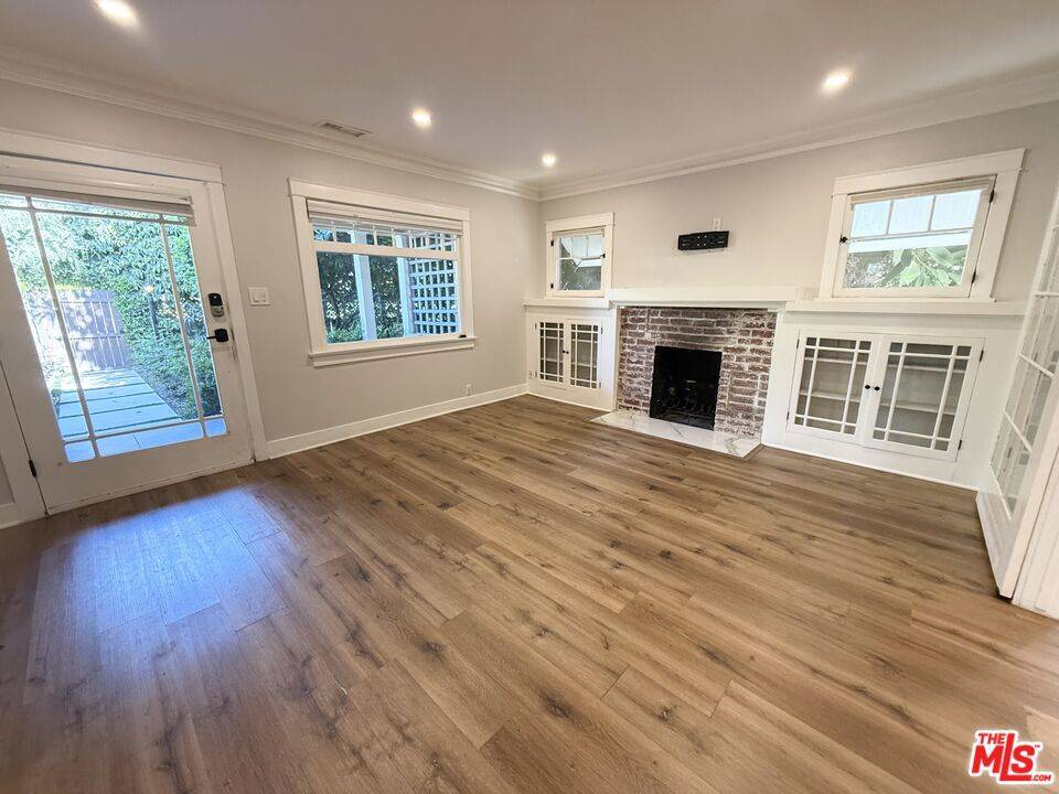 West Hollywood, CA 90046,901 N Orange Grove AVE