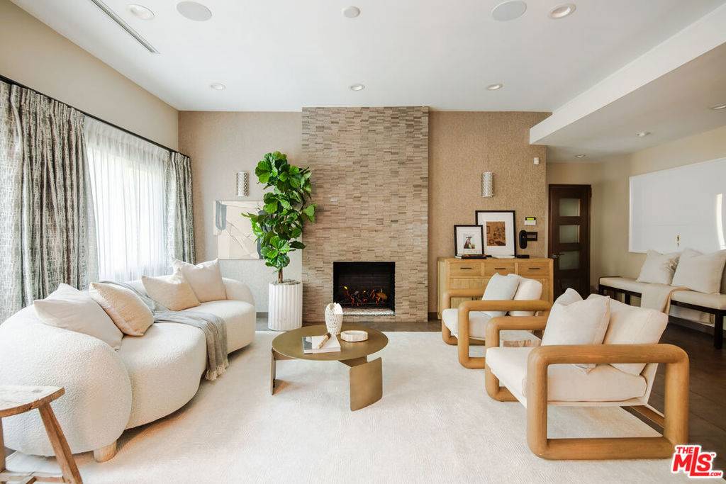 Encino, CA 91436,5189 Collett AVE