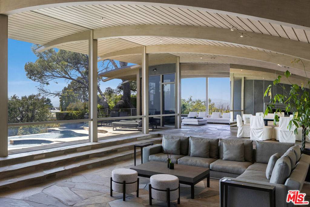 Beverly Hills, CA 90210,624 Cole PL