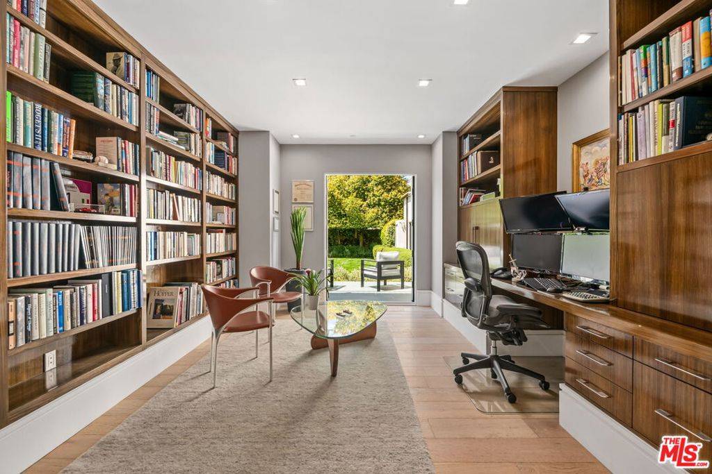 10472 Revuelta WAY Los Angeles, CA 90077