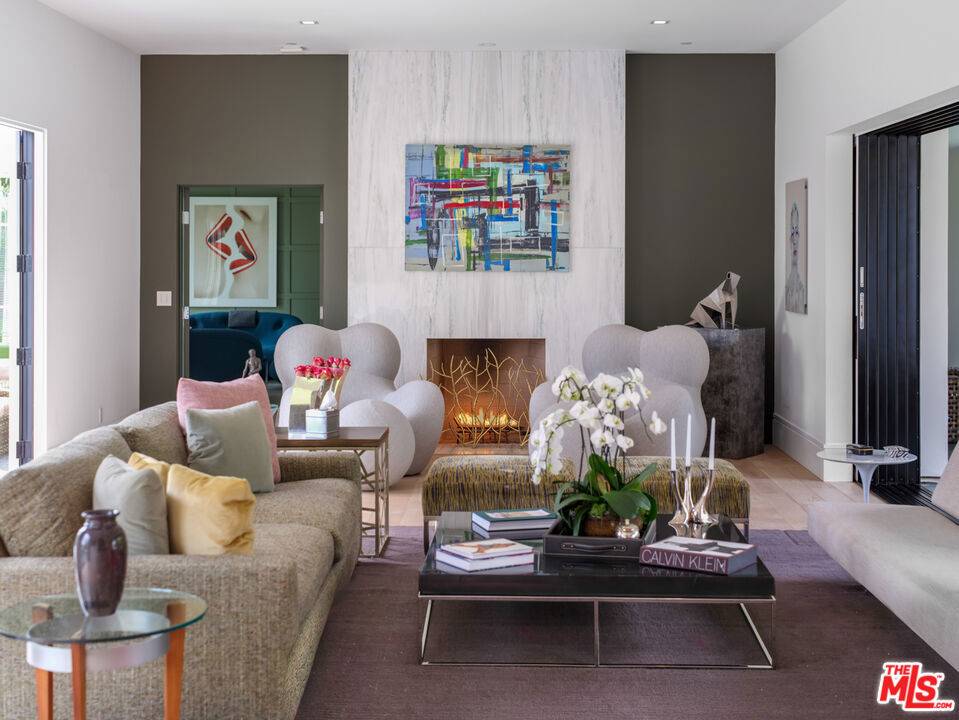 Los Angeles, CA 90077,10472 Revuelta WAY