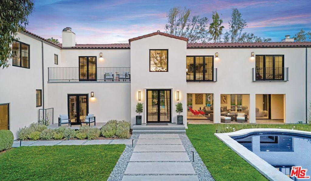 Los Angeles, CA 90077,10472 Revuelta WAY