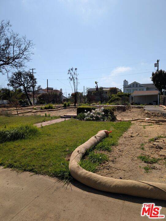 Pacific Palisades, CA 90272,507 El Medio AVE