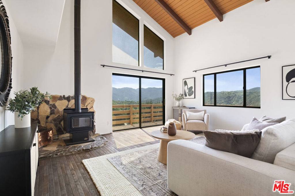 Topanga, CA 90290,20685 Hillside DR