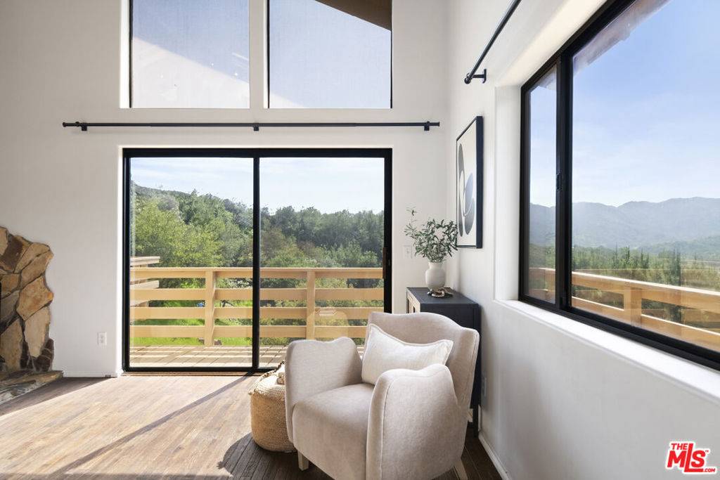 Topanga, CA 90290,20685 Hillside DR