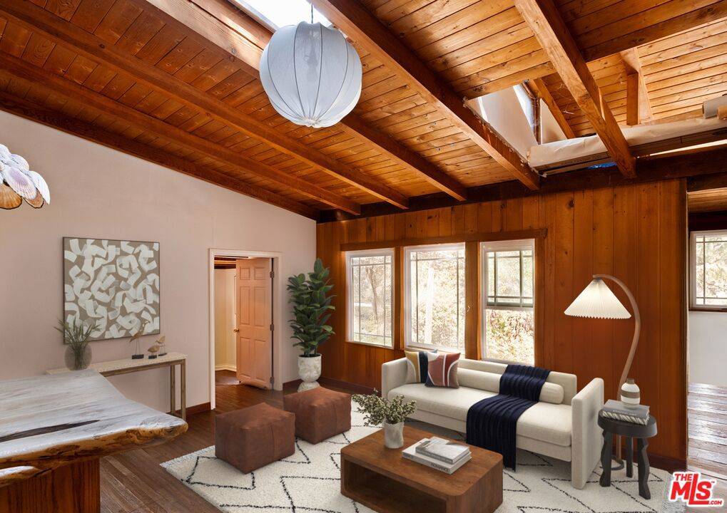 Beverly Hills, CA 90210,10012 Charter Oak LN