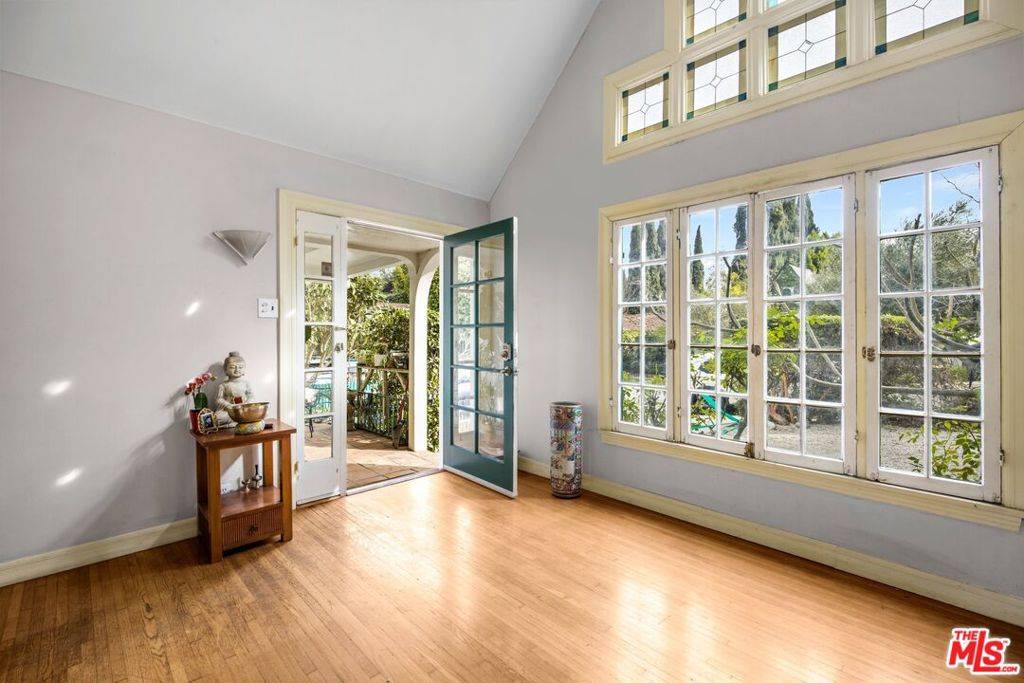 Los Angeles, CA 90026,807 N Dillon ST