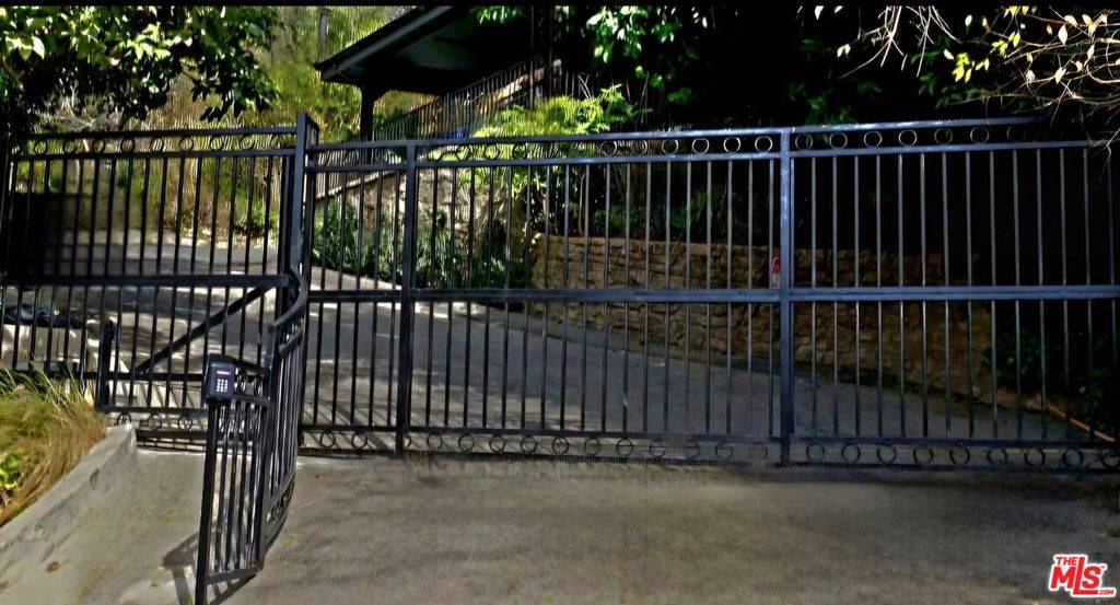 Los Angeles, CA 90069,1782 Viewmont DR
