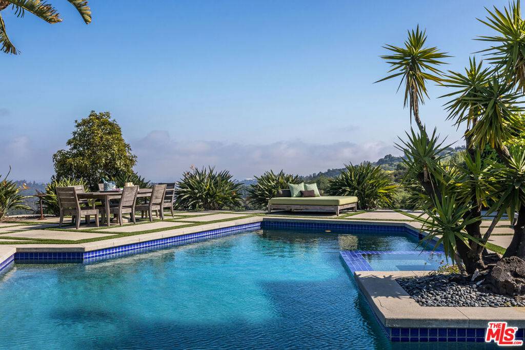 Los Angeles, CA 90077,2618 Roscomare RD