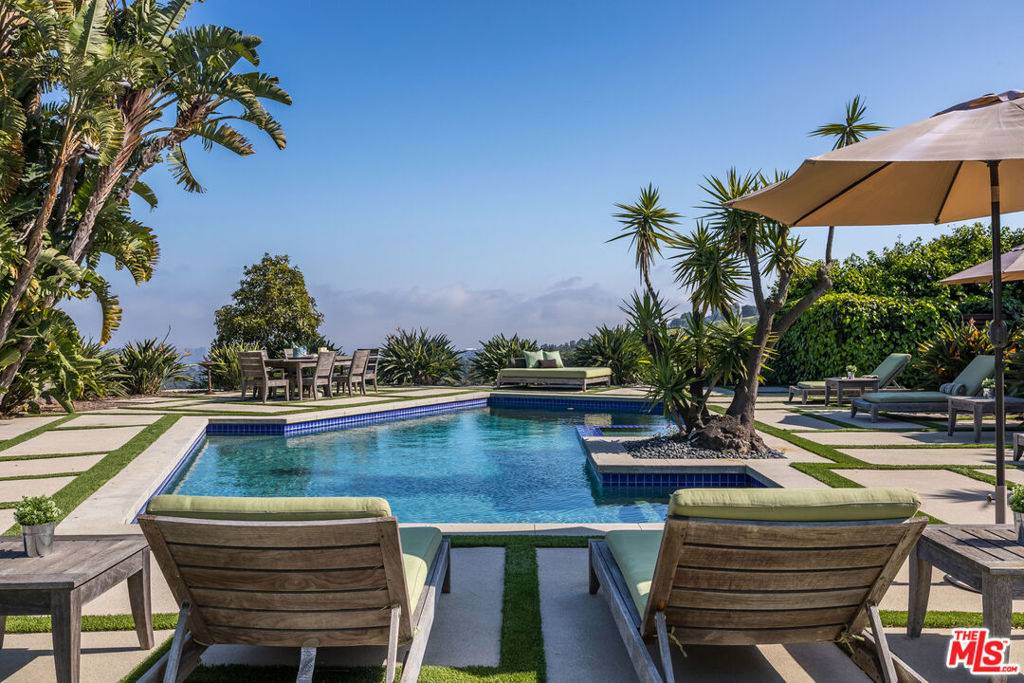 Los Angeles, CA 90077,2618 Roscomare RD