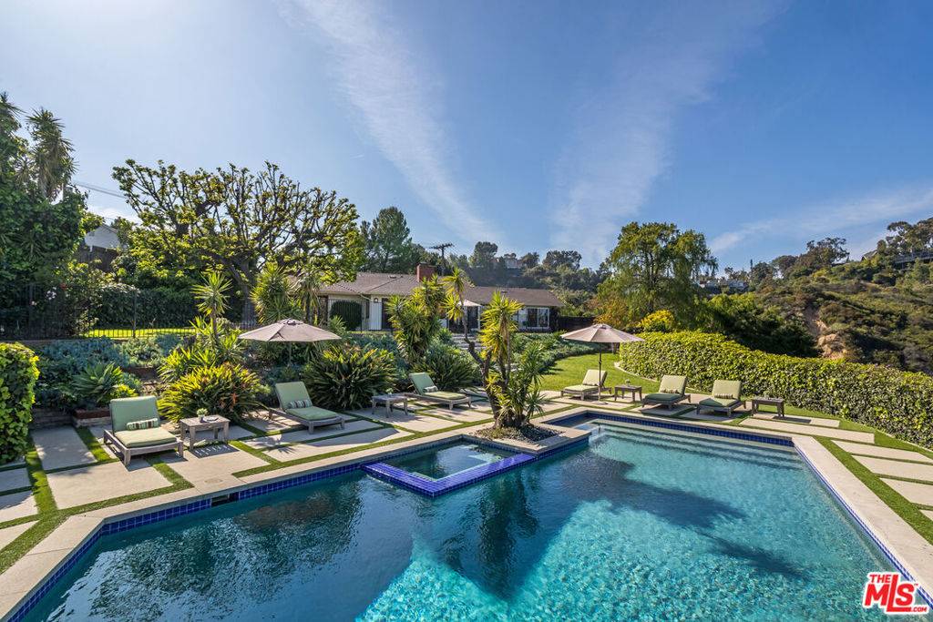 Los Angeles, CA 90077,2618 Roscomare RD