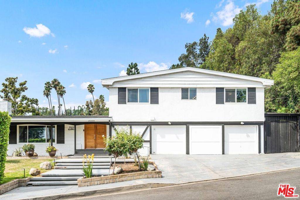 Woodland Hills, CA 91364,20300 Reaza PL