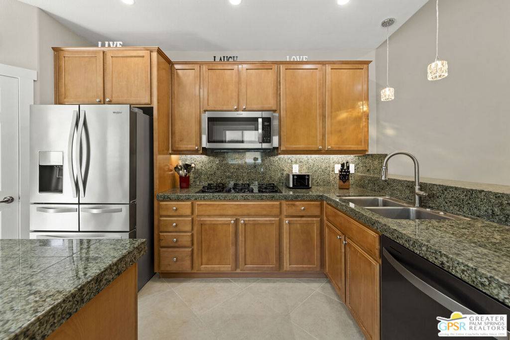 2866 La Cadena CT Palm Springs, CA 92264