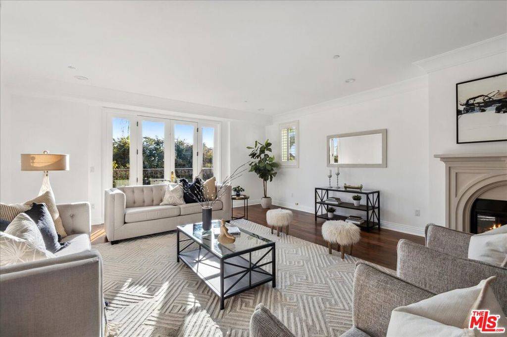 Beverly Hills, CA 90212,261 S Reeves DR #304