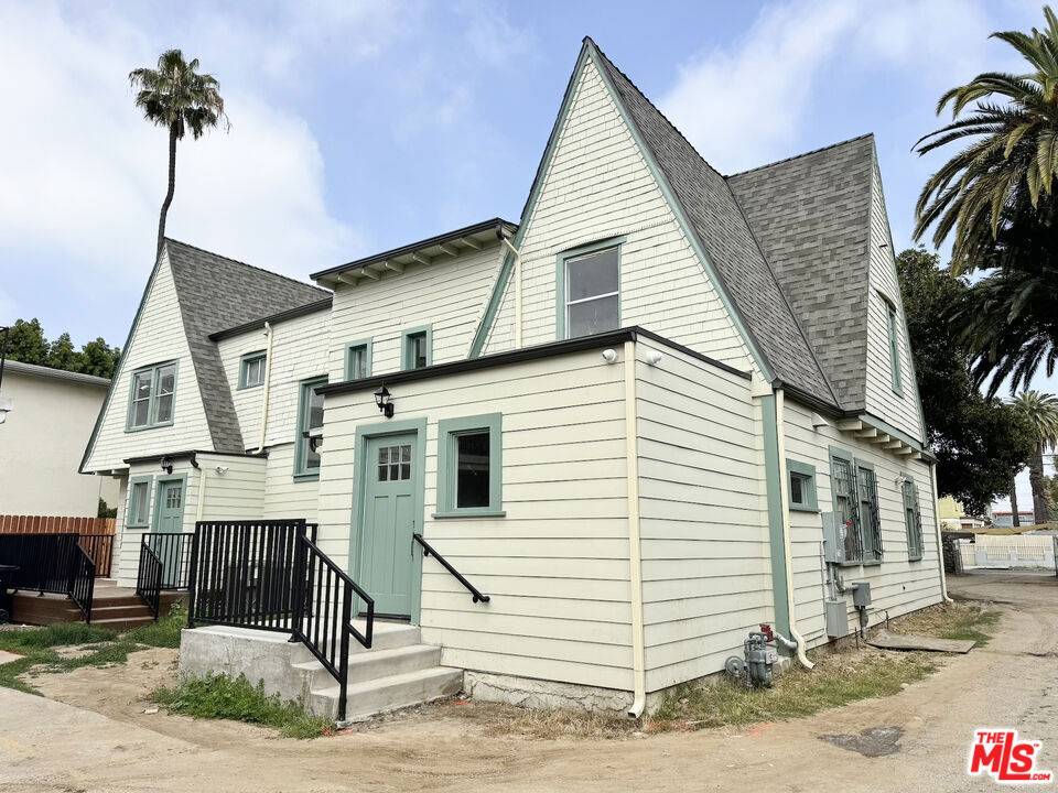 Los Angeles, CA 90007,2739 S Budlong AVE