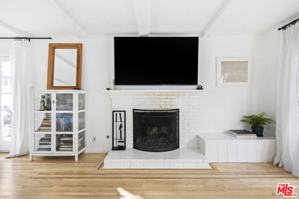 5131 Tendilla AVE Woodland Hills, CA 91364