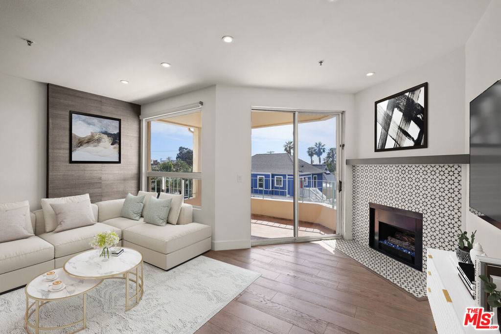 Venice, CA 90291,255 Main ST #204