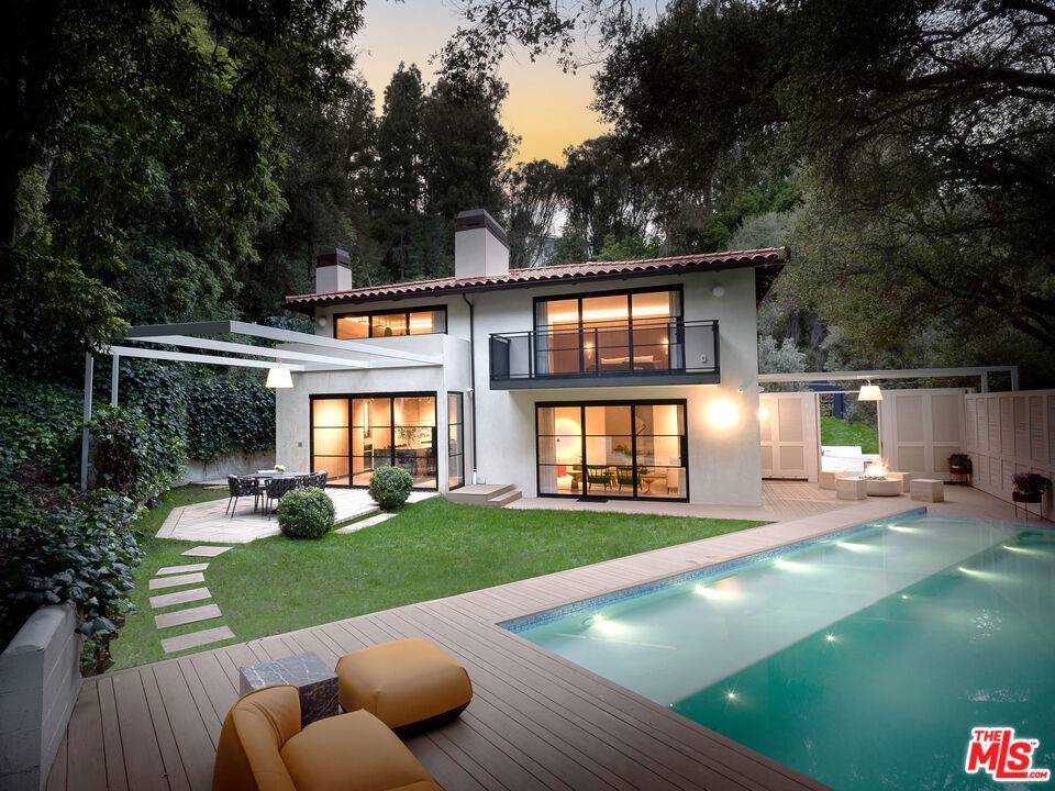Los Angeles, CA 90049,2167 Mandeville Canyon RD