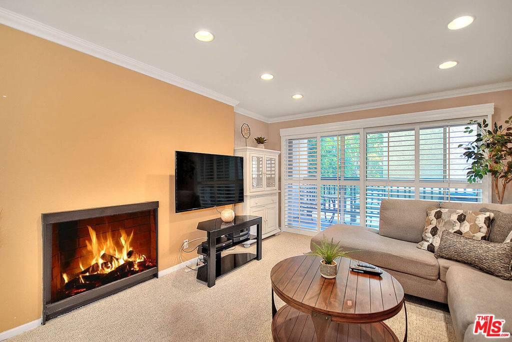 Culver City, CA 90230,5113 Raintree CIR